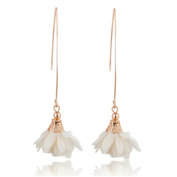 Red Lotus Treasures Jewelry - Floral & Gold Drop Earrings Cream/White